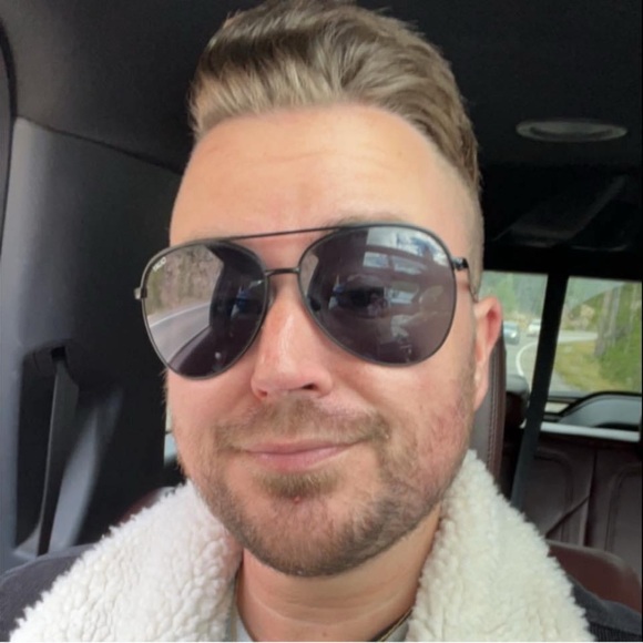 Meet your Posher, Miles 🧿 - Picture 4 of 7